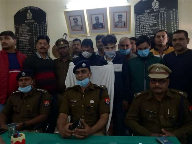 fake note in bhadohi four arrested in bhadohi including fake net worth rs 1 82 lakh crooks worth 25 thousand