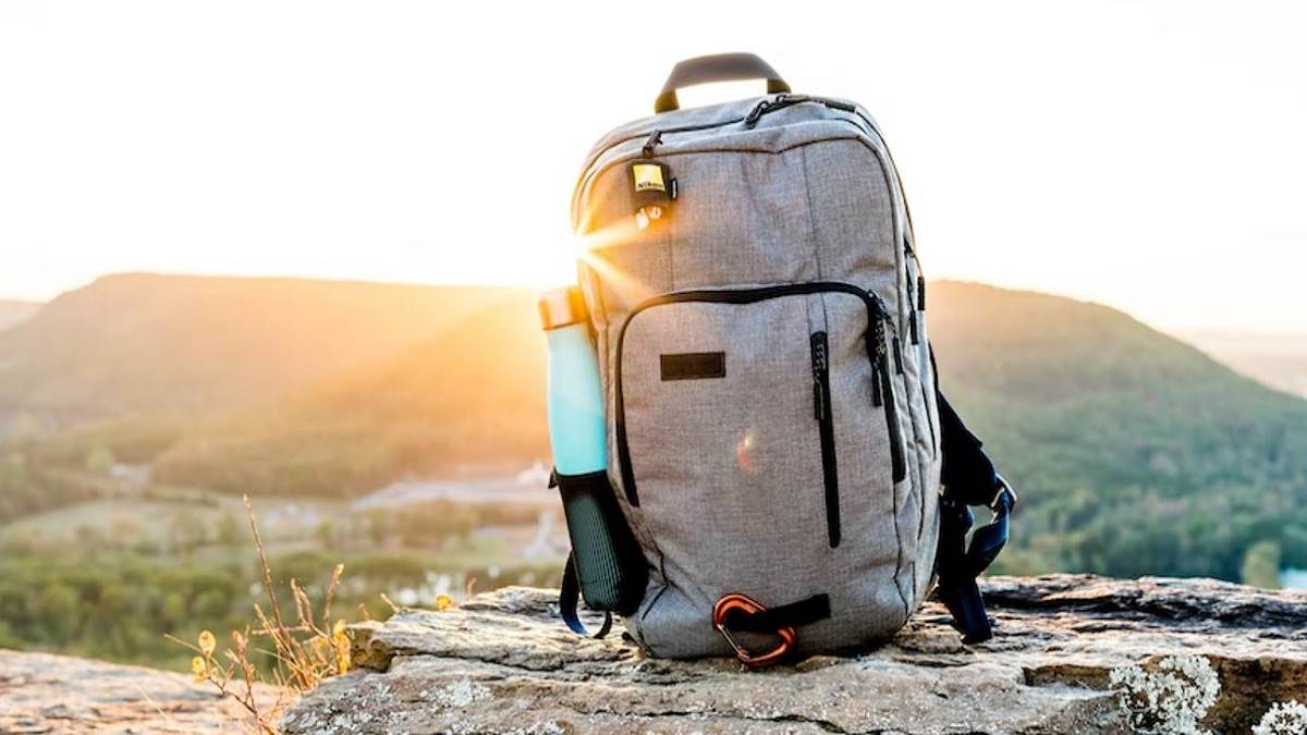 Backpacks For Men: गजब की मजबूती और बेहतरीन लुक के साथ मिलेगा काफी स्टोरेज स्पेस