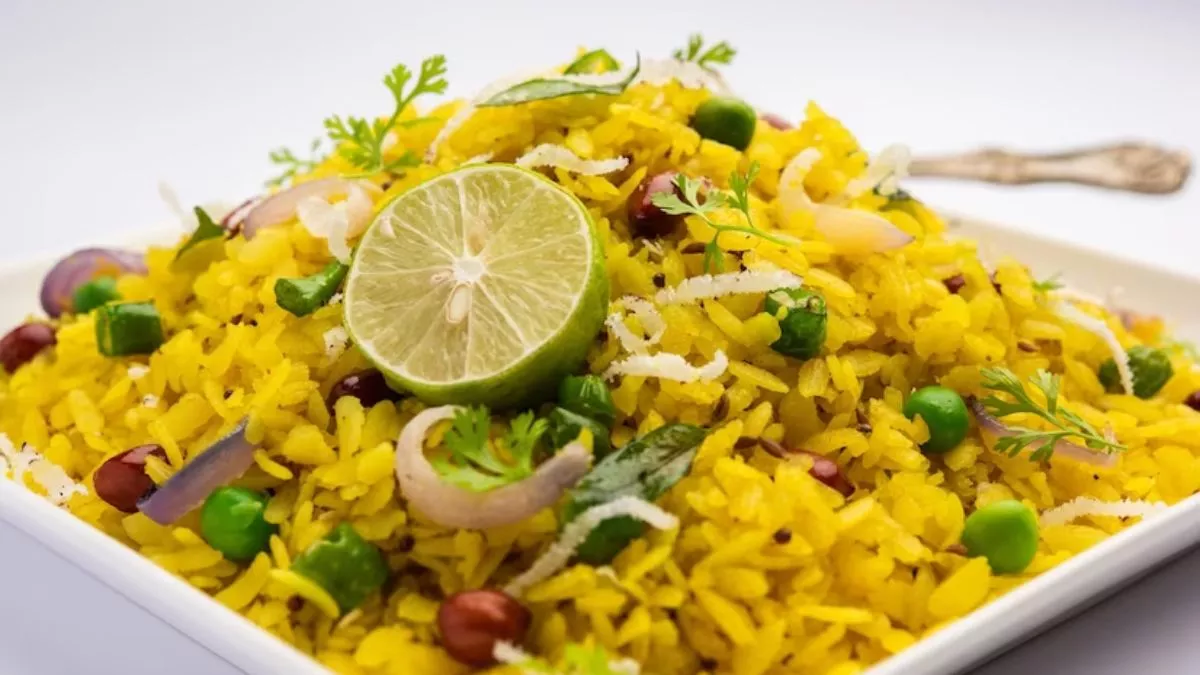 Poha Benefits: वजन घटाने समेत इन 5 समस्याओं में फायदेमंद है पोहा, जानें खास फायदे