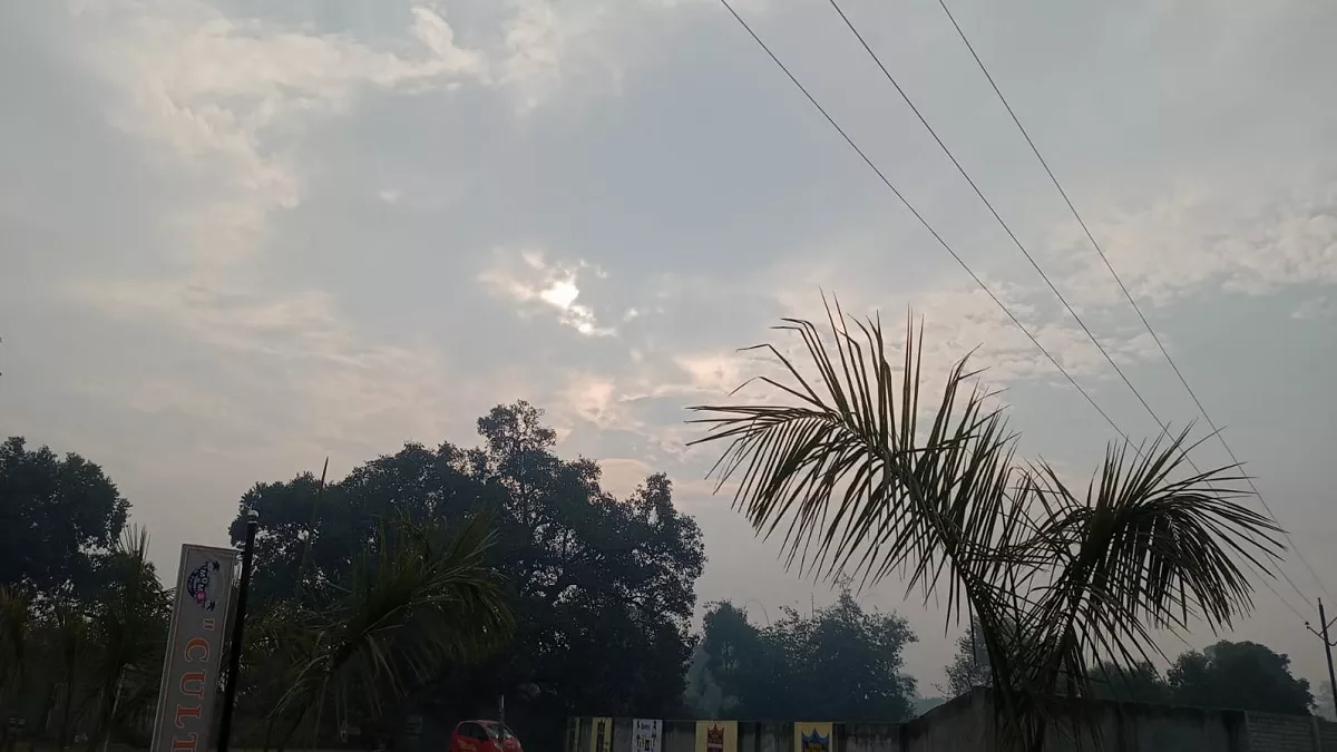 UP Weather Update Today यूपी के कई ज‍िलों में सुबह से छाए हैं बादल