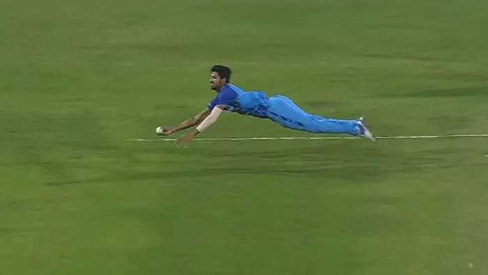 Washington Sundar stunning catch: वॉशिंगटन सुंदर ने मार्क चैपमैन का शानदार कैच पकड़ा