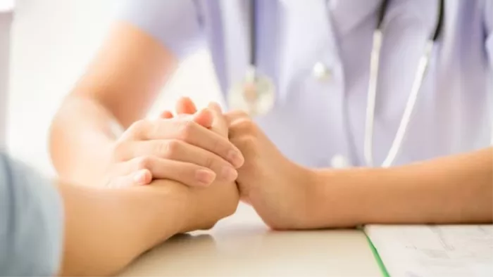युवाओं में क्यों बढ़ रहे कैंसर के मामले, एक्सपर्ट से जानें वजह