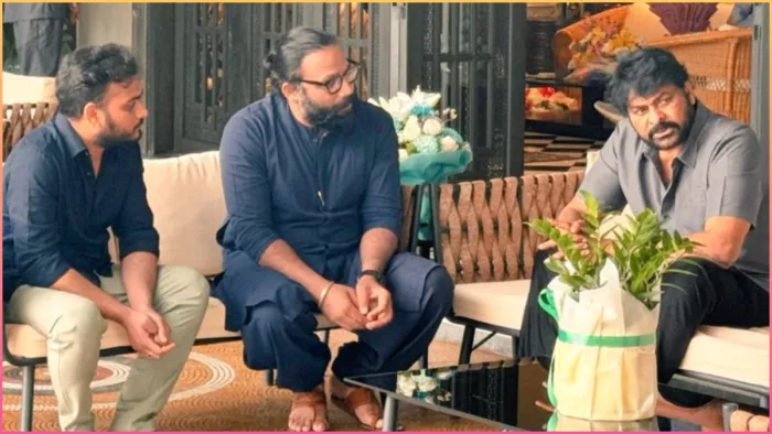 संदीप रेड्डी वांगा और श्रीकांत ओडेला ने की चिरंजीवी से मुलाकात (Photo Credit: X)