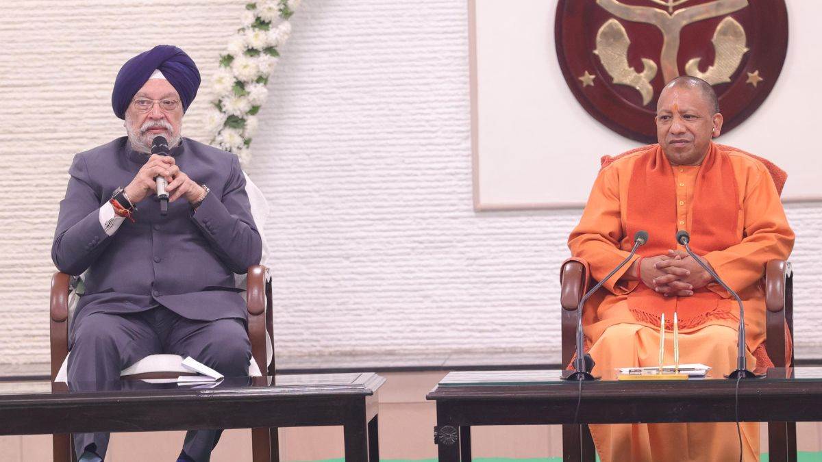https://www.jagranimages.com/images/newimg/27012024/27_01_2024-hardeep_singh_puri_cm_yogi_23639181_123936539.jpg