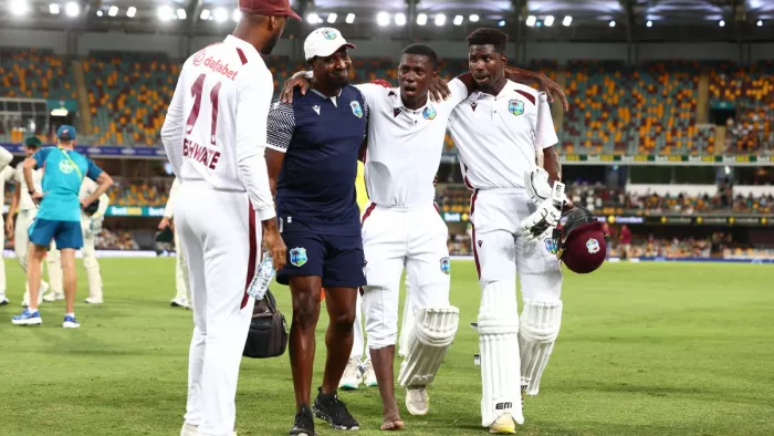 AUS vs WI: मिचेल स्टार्क ने घातक यॉर्कर से तोड़ा शमर जोसेफ का अंगूठा।