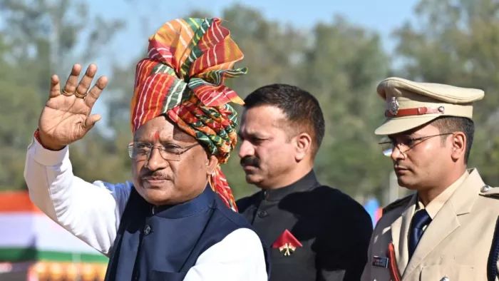 मुख्यमंत्री विष्णु देव साय ने अंबिकापुर में फहराया झंडा।
