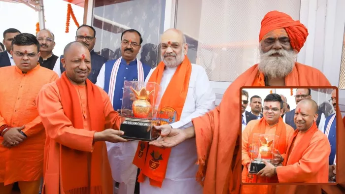 अमित शाह ने महाकुंभ में लगाई पवित्र डुबकी।- वीडियो ग्रैब