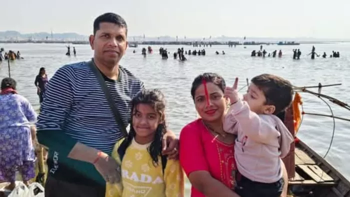 Agra Accident: हादसे में मृत पति-पत्नी और दोनों बच्चों के फाइल फोटो।