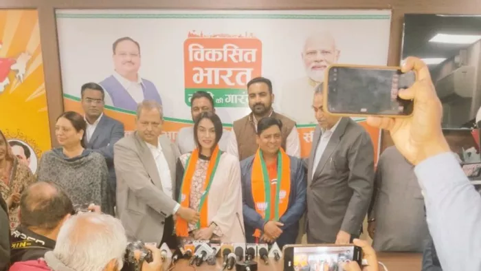 Chandigarh Mayor Election: कांग्रेस से तीन बार की पार्षद गुरबख्श रावत ने थामा कमल।