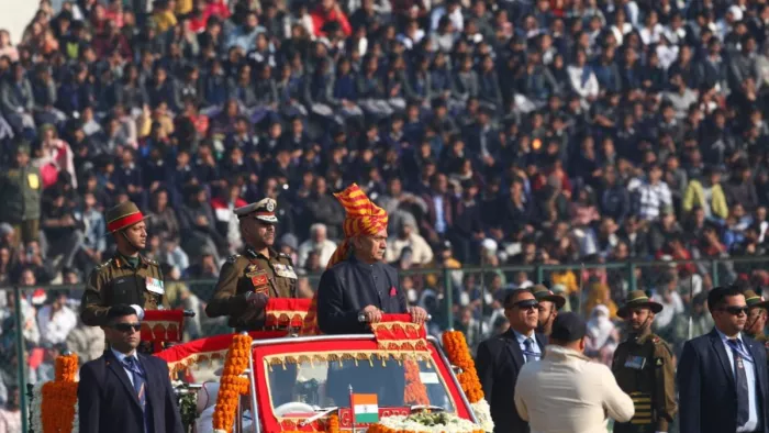 उपराज्यपाल मनोज सिन्हा ने राष्ट्रीय ध्वज फहराया।