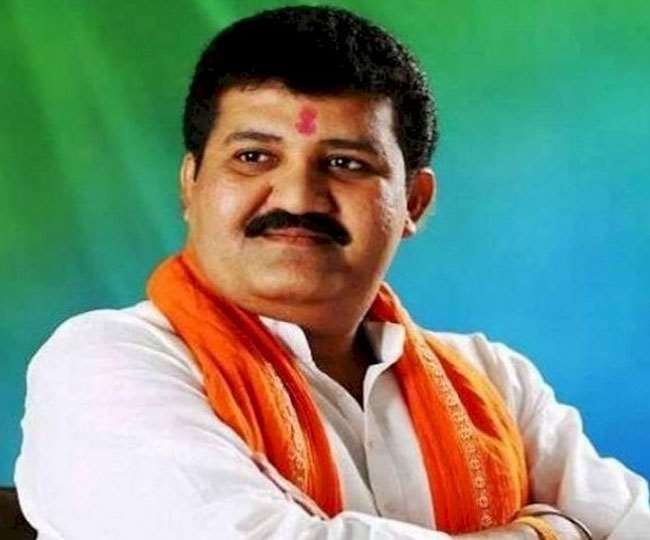 पुणे में एक महिला की मौत से जोड़ा जा रहा मंत्री का नाम।