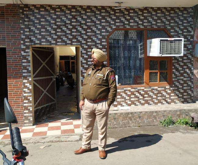 jalandhar police raids house in aman nagar for illegal stock of liquor and sale