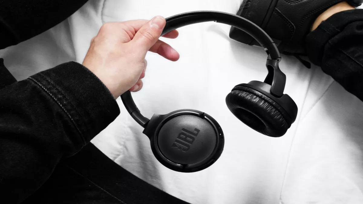 दुनिया को भुला बैठेंगे जब Best Bluetooth Headphones का चढ़ेगा फीवर! दमदार साउंड सुनकर आप भी करेंगे भांगड़ा