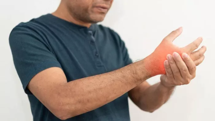 Numbness Remedies: हाथ-पैरे हो जाते हैं सुन्न, तो करें ये घरेलू उपाय