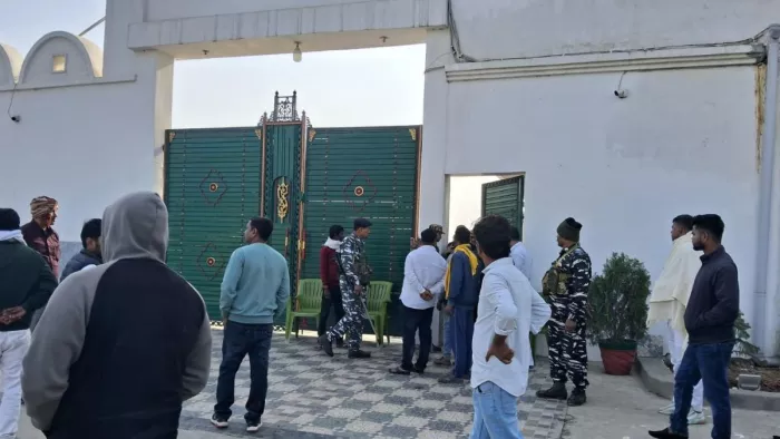 लालू यादव परिवार के करीबी विधायक के आवास पर ईडी की छापेमारी