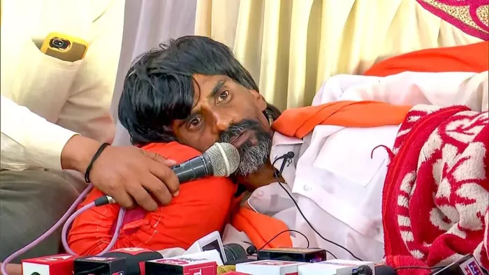 जरांगे ने 17 दिन से चल रहा अपना अनशन समाप्त किया।
