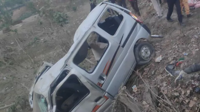 शाहजहांपुर : परीक्षा देने जा रहे छात्र छात्राओं की कार अनियंत्रित होकर पलटी, चार की मृत्यु
