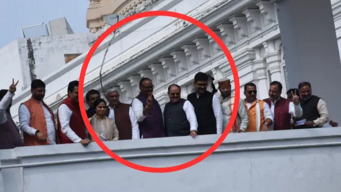 भाजपा की सपा में 'सर्जिकल स्ट्राइक', मुख्य सचेतक ने दिया त्यागपत्र
