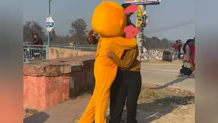 टैडी मास्क पहनकर रील बनाना यूट्यूबर को पड़ा भारी