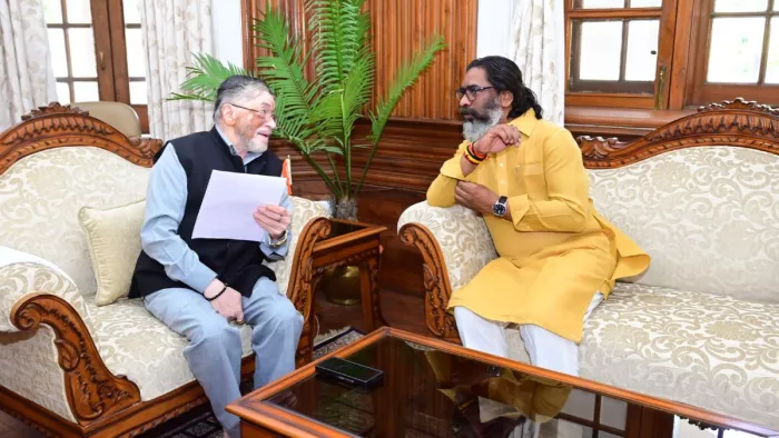 राज्यपाल से मिले सीएम हेमंत सोरेन। (फोटो जागरण)