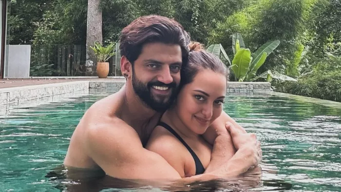 सोनाक्षी सिन्हा को भारत में स्विमसूट पहनने पर लगता है डर (Photo Credit- Instagram)