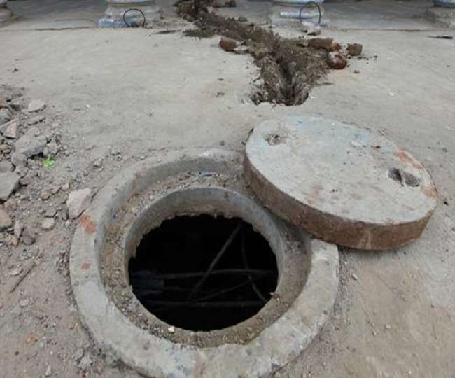worker died and two unconscious during cleaning sewer tank in ayodhya