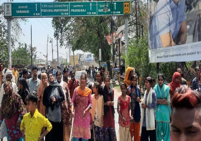 three family people detained after crash huge to give minor a car in varanasi