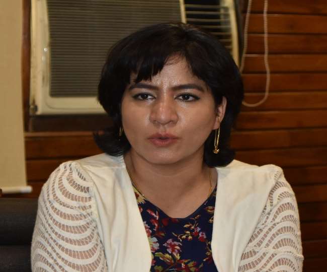 गोरखपुर में पत्रकारों से बातचीत करतीं द कश्मीर फाइल्स की अभिनेत्री भाषा सिंगला। - जागरण