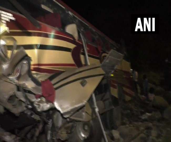 आंध्र प्रदेश के चित्तूर में सड़क हादसा (फोटो: एएनआइ)