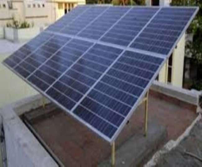 इमारतों की छतों पर सोलर पैनल लगाने को दिया जा रहा बढ़ावा