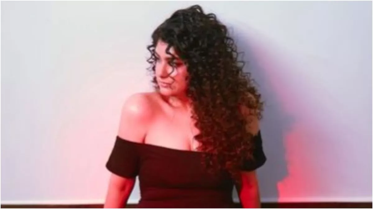 Anshula Kapoor: पूल में ब्वॉयफ्रेंड संग रोमांटिक हुईं अर्जुन कपूर की बहन, किया अपने रिलेशन का खुलासा