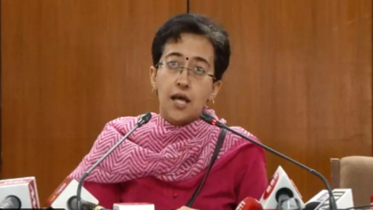दिल्ली में बिजली सब्सिडी पर सियासी घमासान, आतिशी ने LG को घेरा; कहा- योजना को बंद करने की चल रही साजिश