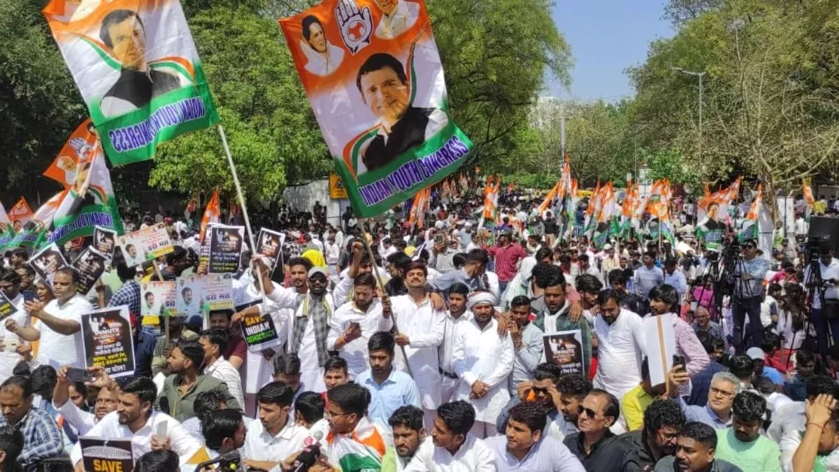 राहुल पर एकजुट विपक्ष का संसद से सड़क तक विरोध प्रदर्शन, संसद सदस्यता खत्म करने को बताया- लोकतंत्र की हत्या