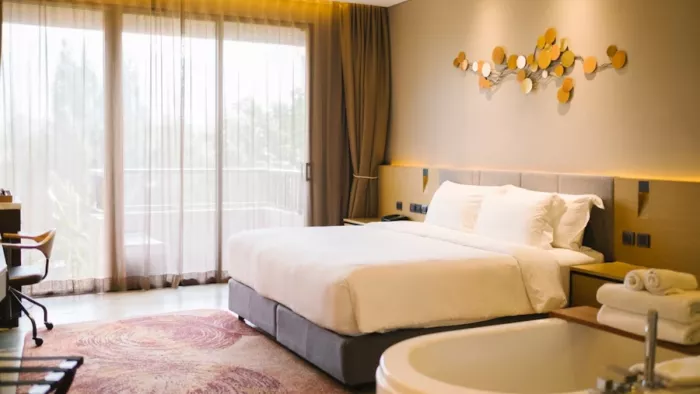 Homestay vs Hotel: क्या होता है होमस्टे और होटल के बीच का अंतर, ट्रिप प्लान करने से पहले जान लें