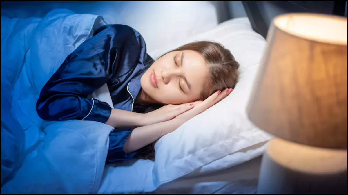 Sleep Mistakes: सोते समय होने वाली ये 7 गलतियां आपको कर सकती हैं बीमार, आज ही करें इनमें बदलाव