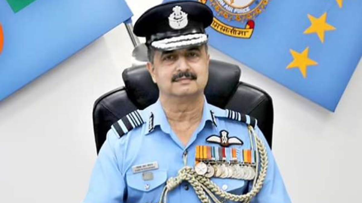 https://www.jagranimages.com/images/newimg/27032024/27_03_2024-air_chief_marshal_v_r_chaudhari_23683617.jpg