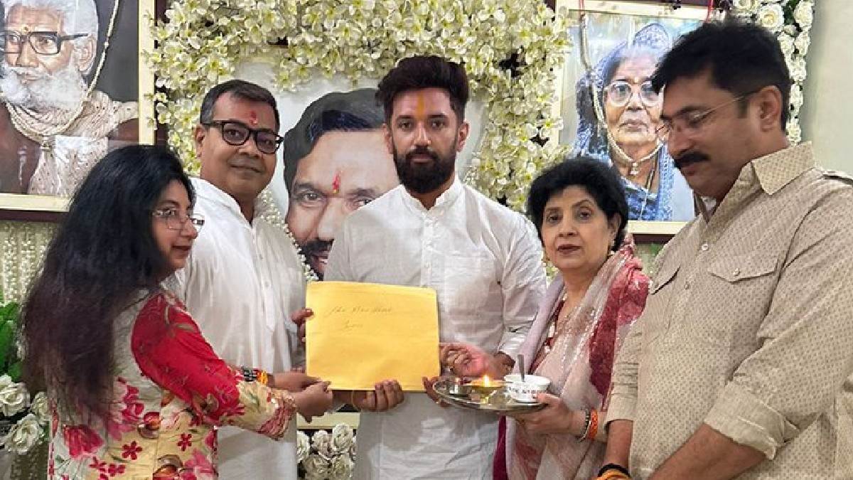 chirag paswan gave ljp ticket to brother in law arun bharti as jamui lok sabha seat candidate symbol n wrote two words