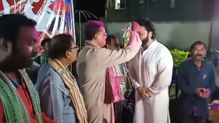भर्तृहरि महताब के होली उत्सव में शामिल हुए बीजद के अनुभव मोहंती