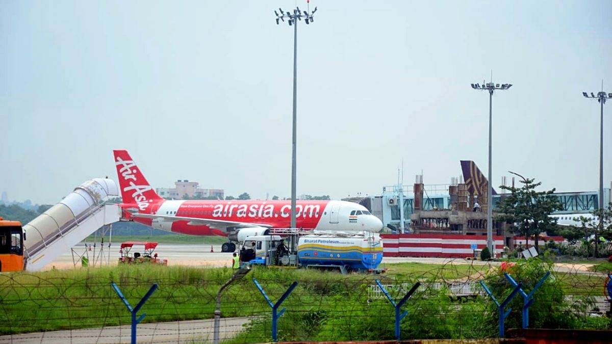https://www.jagranimages.com/images/newimg/27032025/27_03_2025-air_asia_2_23906689.jpg