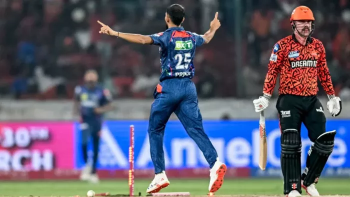 ट्रेविस हेड को क्लीन बोल्ड करने के बाद प्रिंस यादव। फोटो- BCCI, IPL