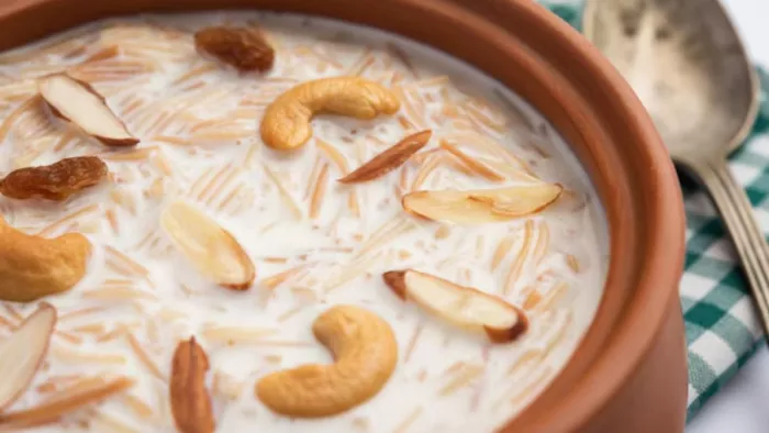 Eid Sheer Khurma Recipe: मीठी पर इस रेसिपी से बनाएं शीर खुरमा (Picture Courtesy: Freepik)