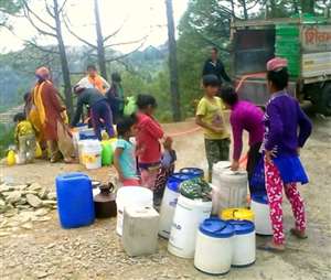 अल्मोड़ा के ग्रामीण क्षेत्रों में बढ़ा पेयजल संकट