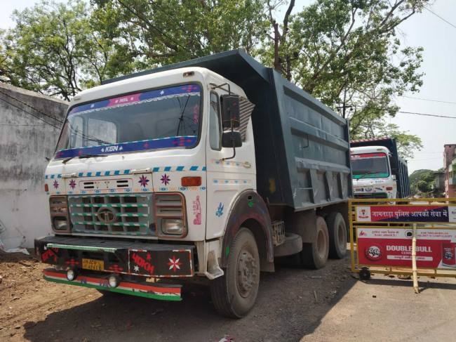आपदा में अवसर तलाश रहे तस्कर, पांच हाइवा जब्त