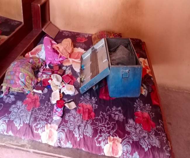 thieves blew jewelery and cash worth lakhs of rupees from house in hathras