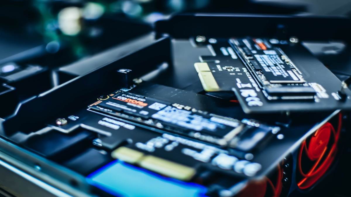 Best SSD For Laptop: ज्यादा स्टोरेज के लिए ये SSD हैं सबसे बेहतरीन ऑप्शन, देते हैं फास्ट ट्रांसफर स्पीड