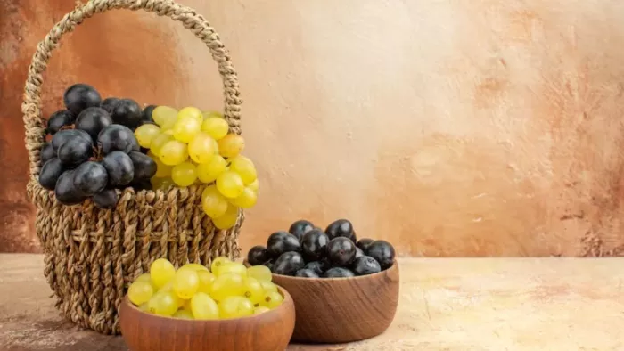 Black Grapes VS Green: काले या हरे अंगूर? जानिए आपके लिए कौन-सा है ज्यादा फायदेमंद