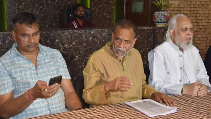बसपा प्रत्याशी अशोक पांडेय ने भाजपा सांसद पर लगाया आरोप, जिला निर्वाचन अधिकारी से की शिकायत