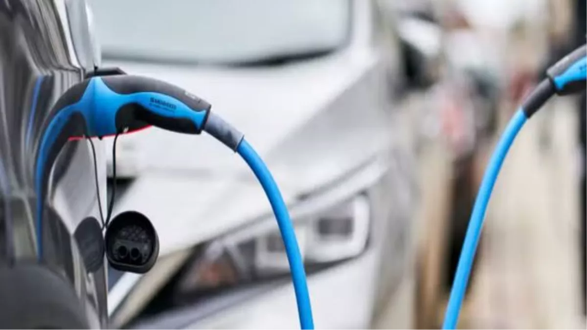 Electric Vehicle चार्ज करते समय रखें इन बातों का ध्यान, नहीं तो हो सकती है ये दिक्कतें