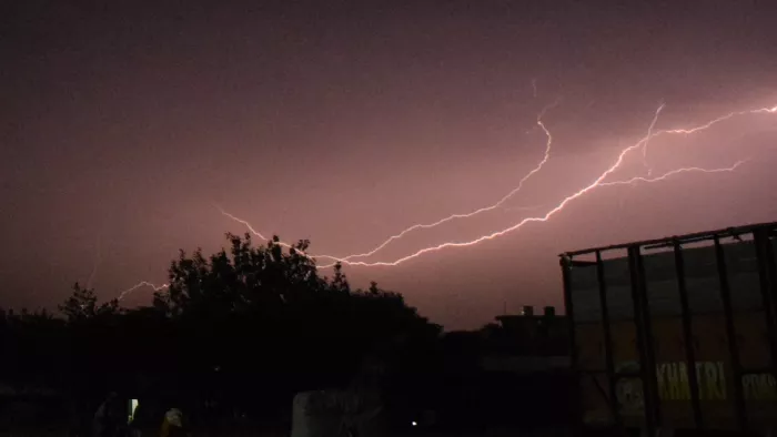 Haryana Weather Update: किसानों पर बरसी आफत की बारिश, मंडियों में रखा अनाज भीगा