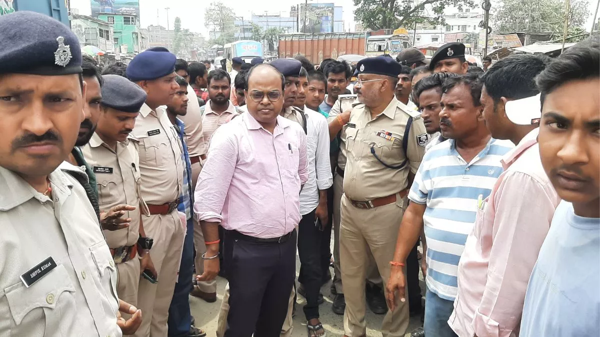 Bihar News: मधेपुरा में विचाराधीन कैदी की मौत के बाद भारी बवाल, परिजनों ने शव के साथ सड़क को किया जाम